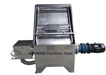 Dehydrator For Reducing Raw Material Water Content