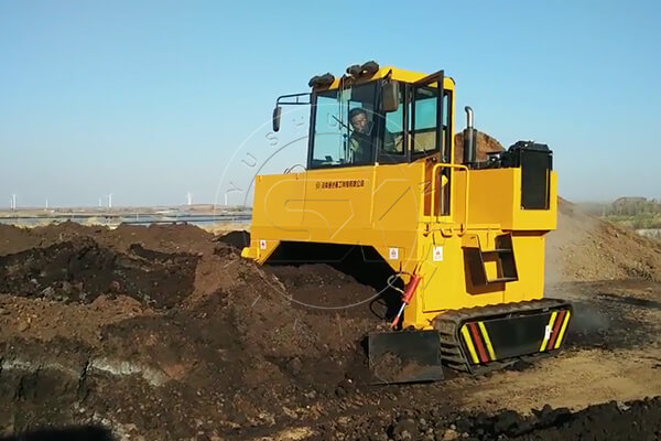 Crawler Type Compost Turner in Windrow Composting Plant